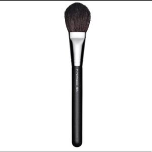 MAC 127 SYNTHETIC SPLIT FIBRE FACE BRUSH